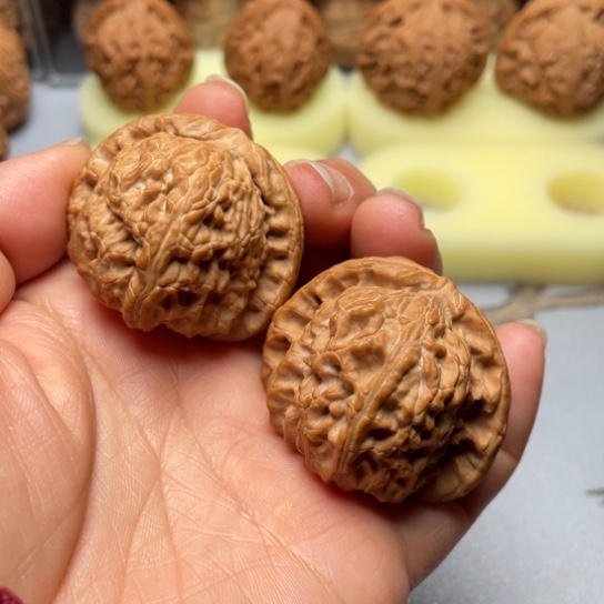 【闪购商品】把件文玩核桃老款白狮子边41.5，42