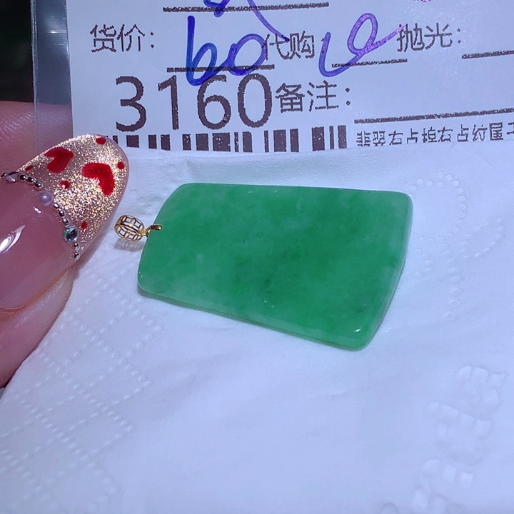 越***好翡翠未镶嵌颈饰是