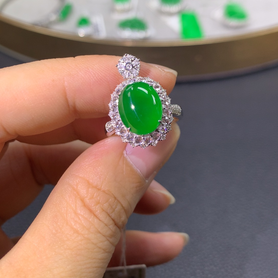 翡翠戒指18K金镶嵌翡翠