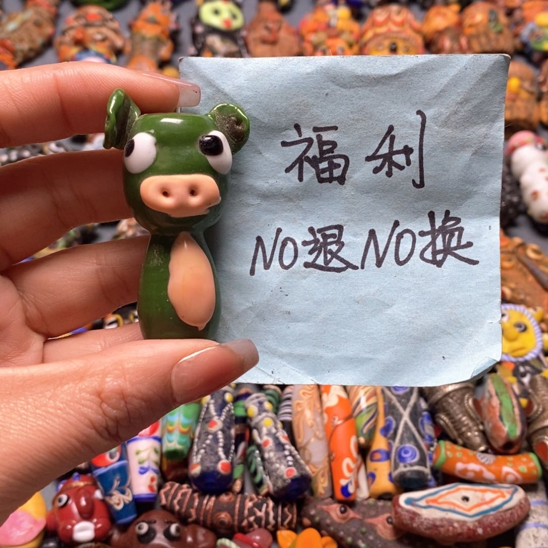 琉璃颈饰印度尼西亚小猪