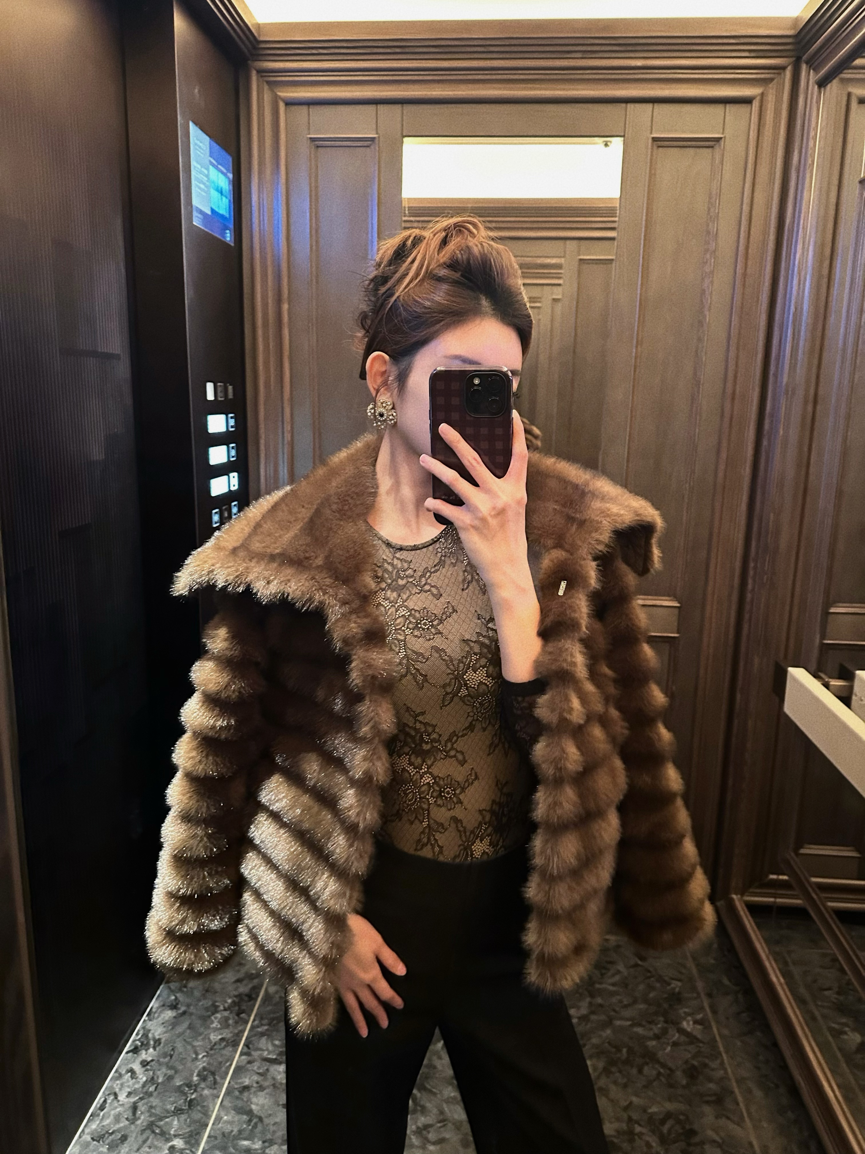 短外套拼接毛厚款常规款女士翻领女千金风修身型   23076