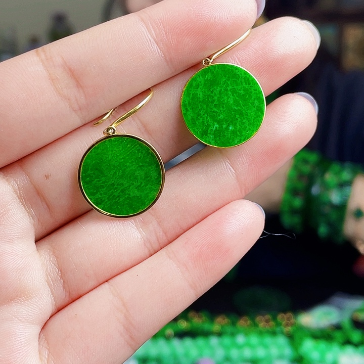 翡翠18K金镶嵌颈饰多样性