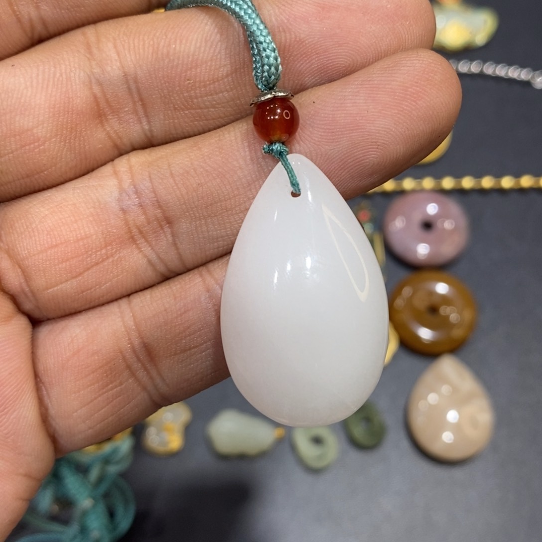 石英质玉颈饰未镶嵌