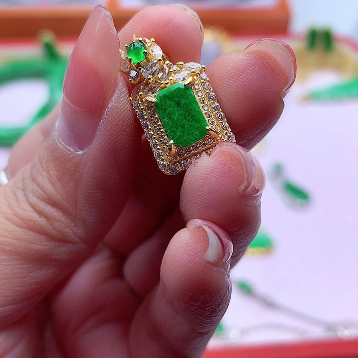 翡翠颈饰银S925镶嵌翡翠