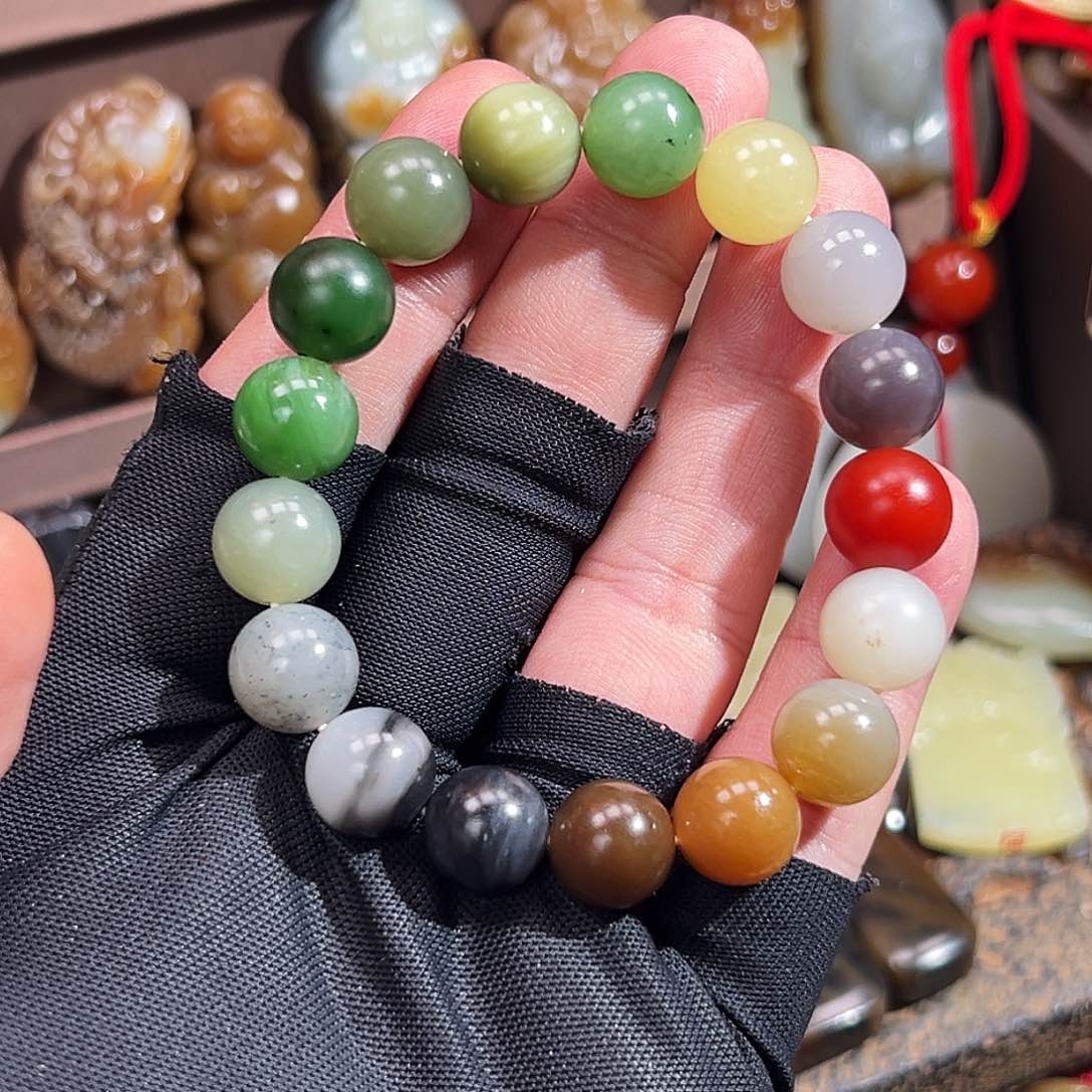 和田玉手链未镶嵌色标级多宝