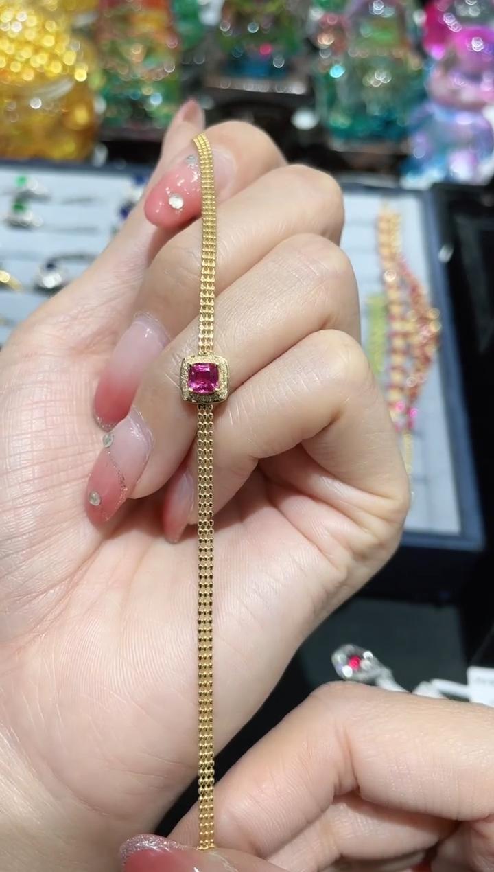 18K金镶嵌天然无烧红宝石手链坦克链