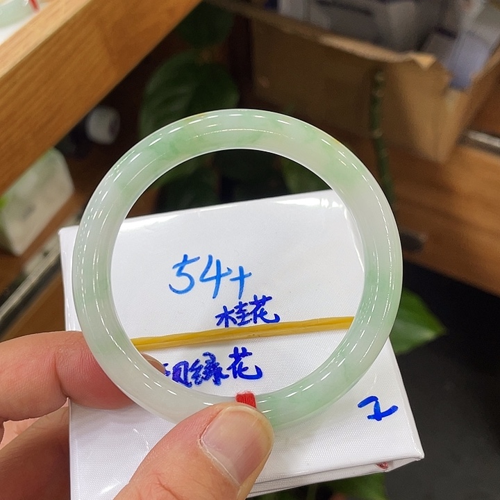 翡翠手镯未镶嵌翡翠