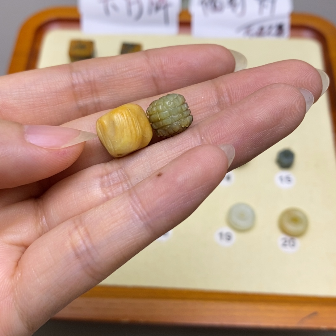 曼****蛇纹石玉未镶嵌配饰