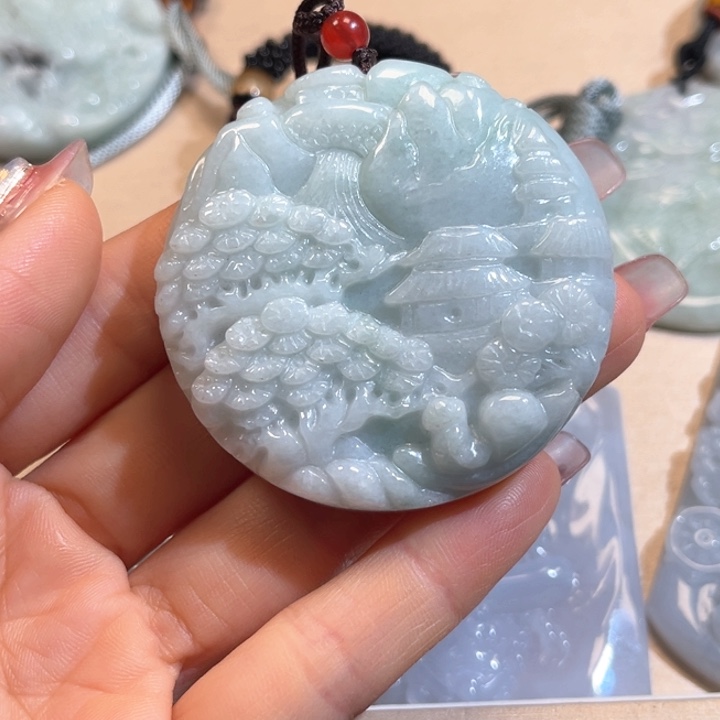 翡翠颈饰未镶嵌翡翠