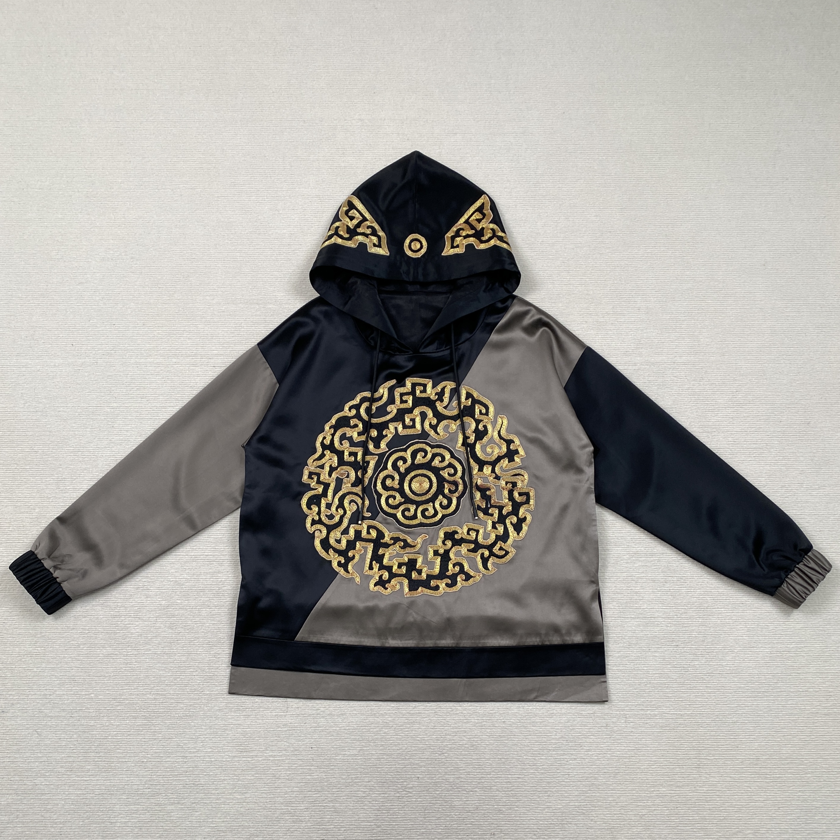 云饰图腾图腾原创新中式国风女装 新款重工刺绣百搭宽松日常卫衣