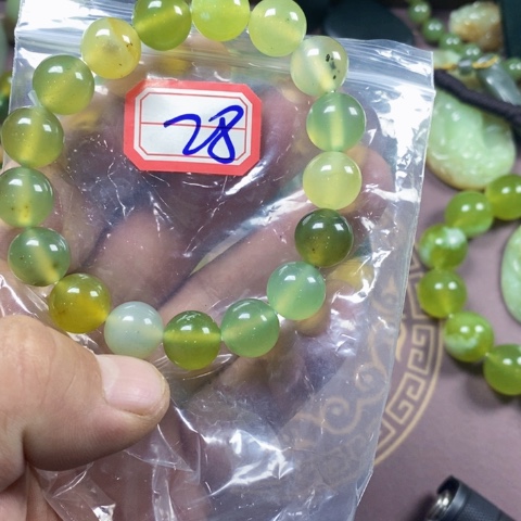 未镶嵌蛇纹石玉颈饰