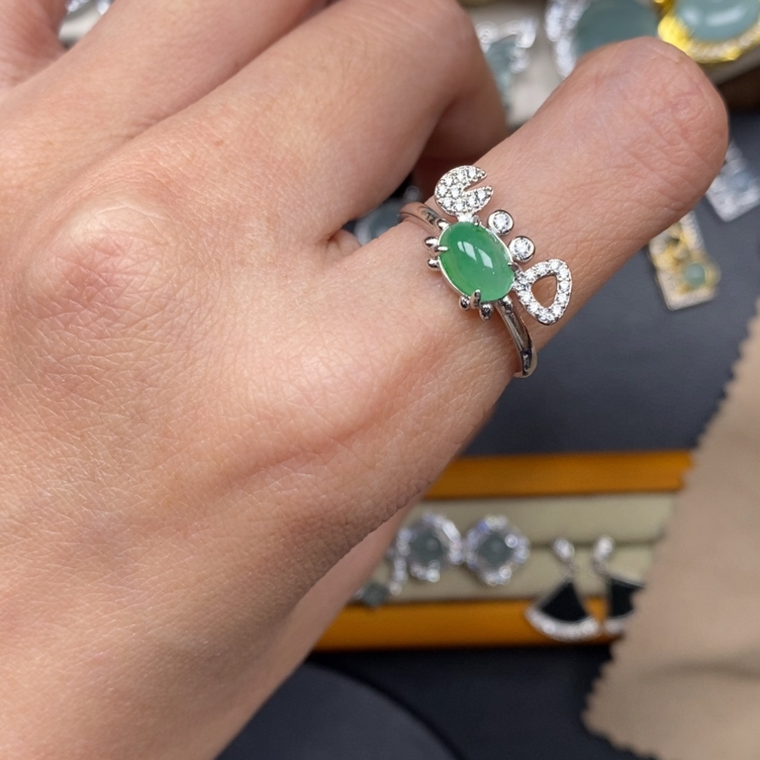 翡翠颈饰未镶嵌翡翠