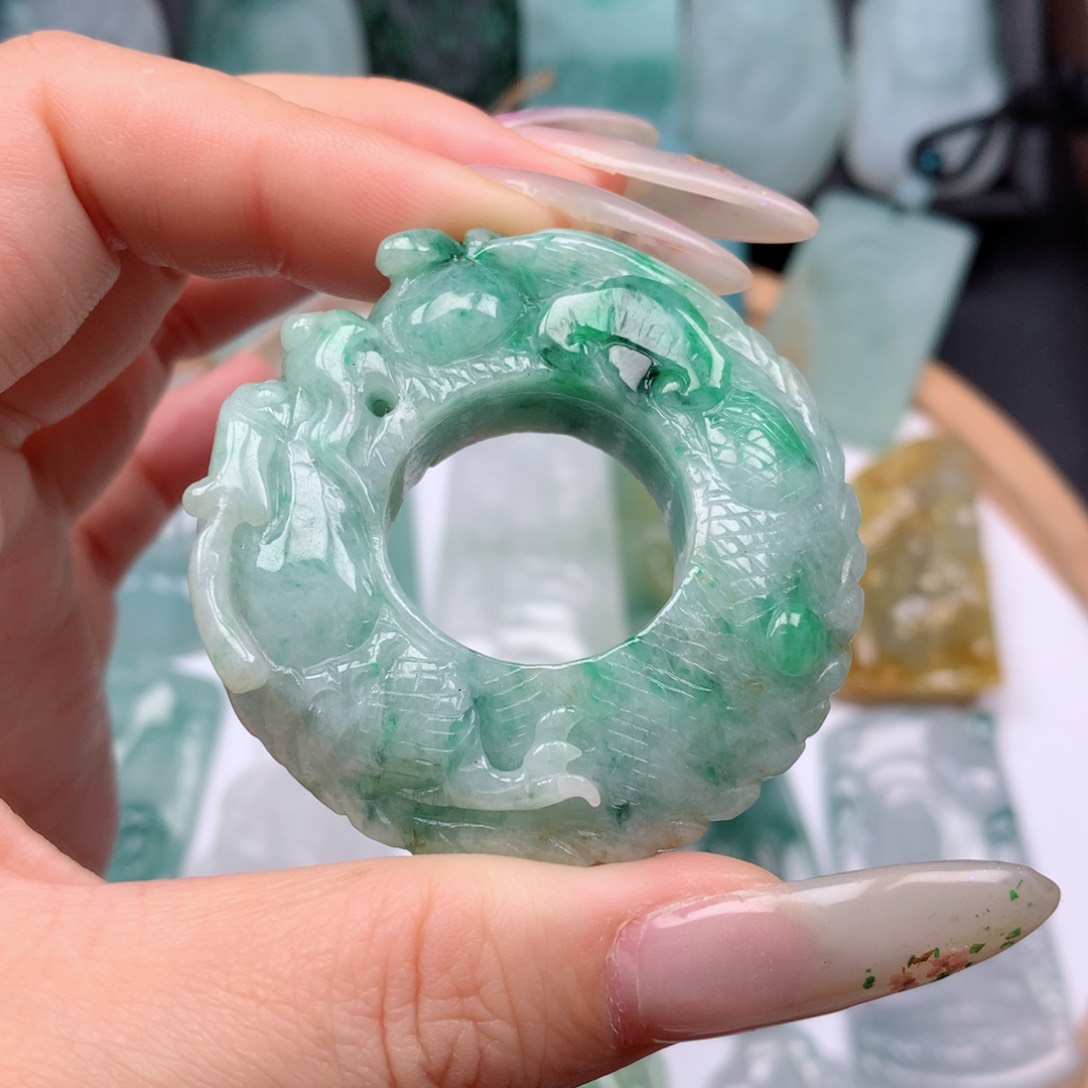 【闪购商品】翡翠颈饰未镶嵌龙扣