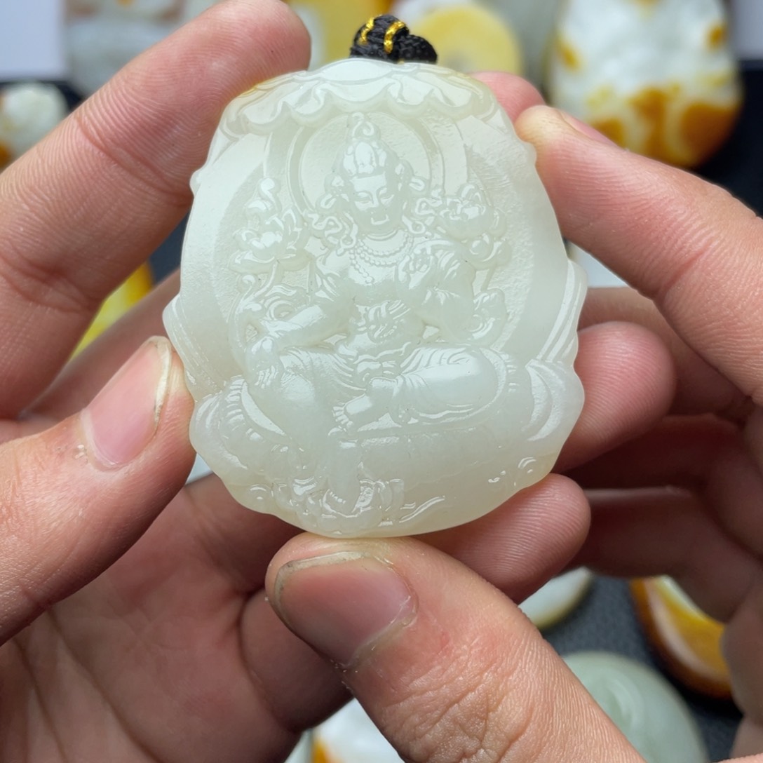 和田玉颈饰未镶嵌东*瓜