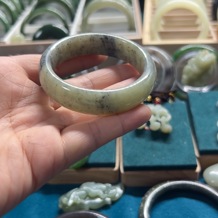 和田玉手镯未镶嵌51.3圈围077