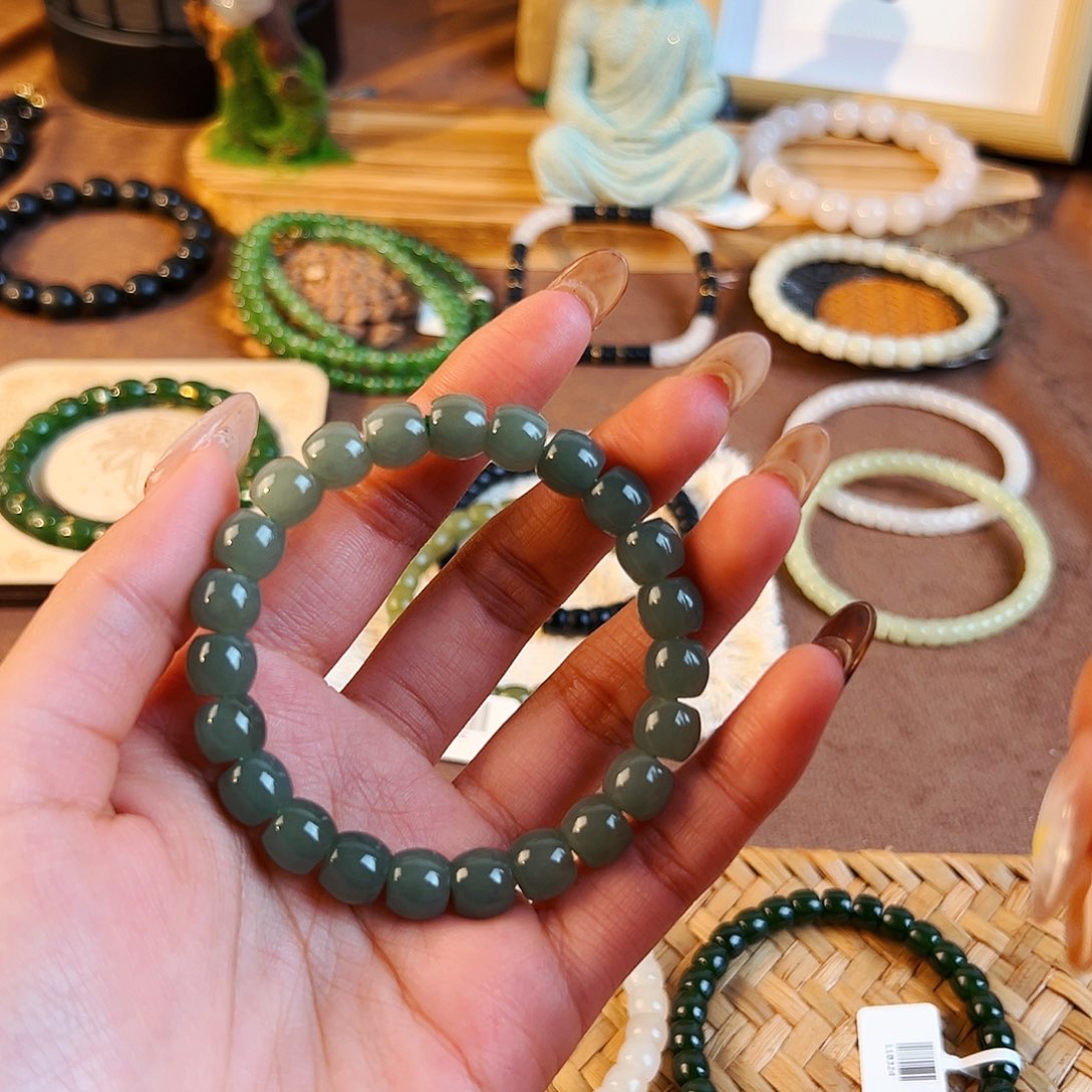 久***。和田玉未镶嵌手串