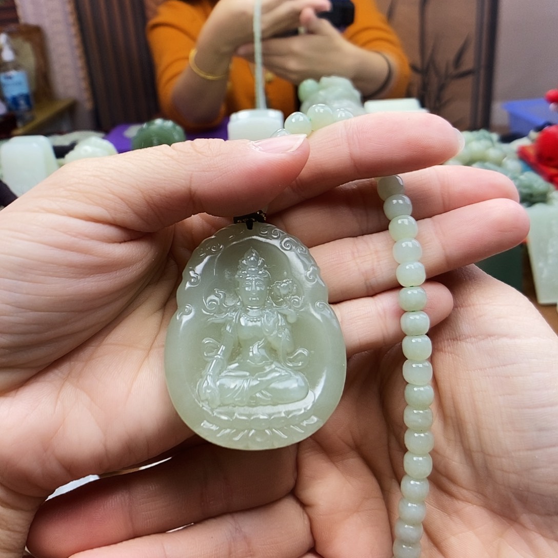 颈饰未镶嵌和田玉户****”