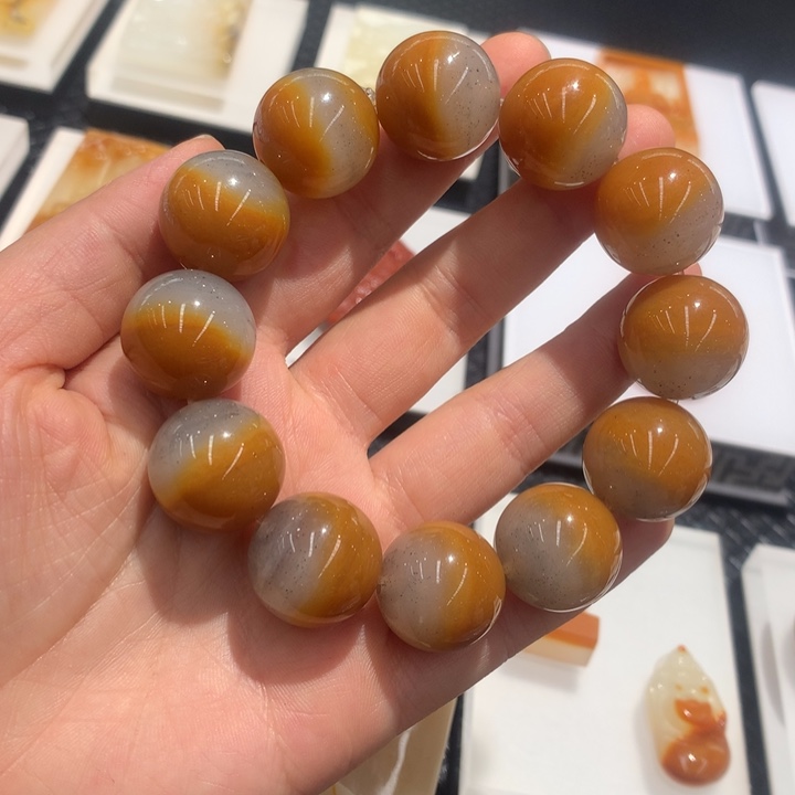 石英质玉未镶嵌颈饰