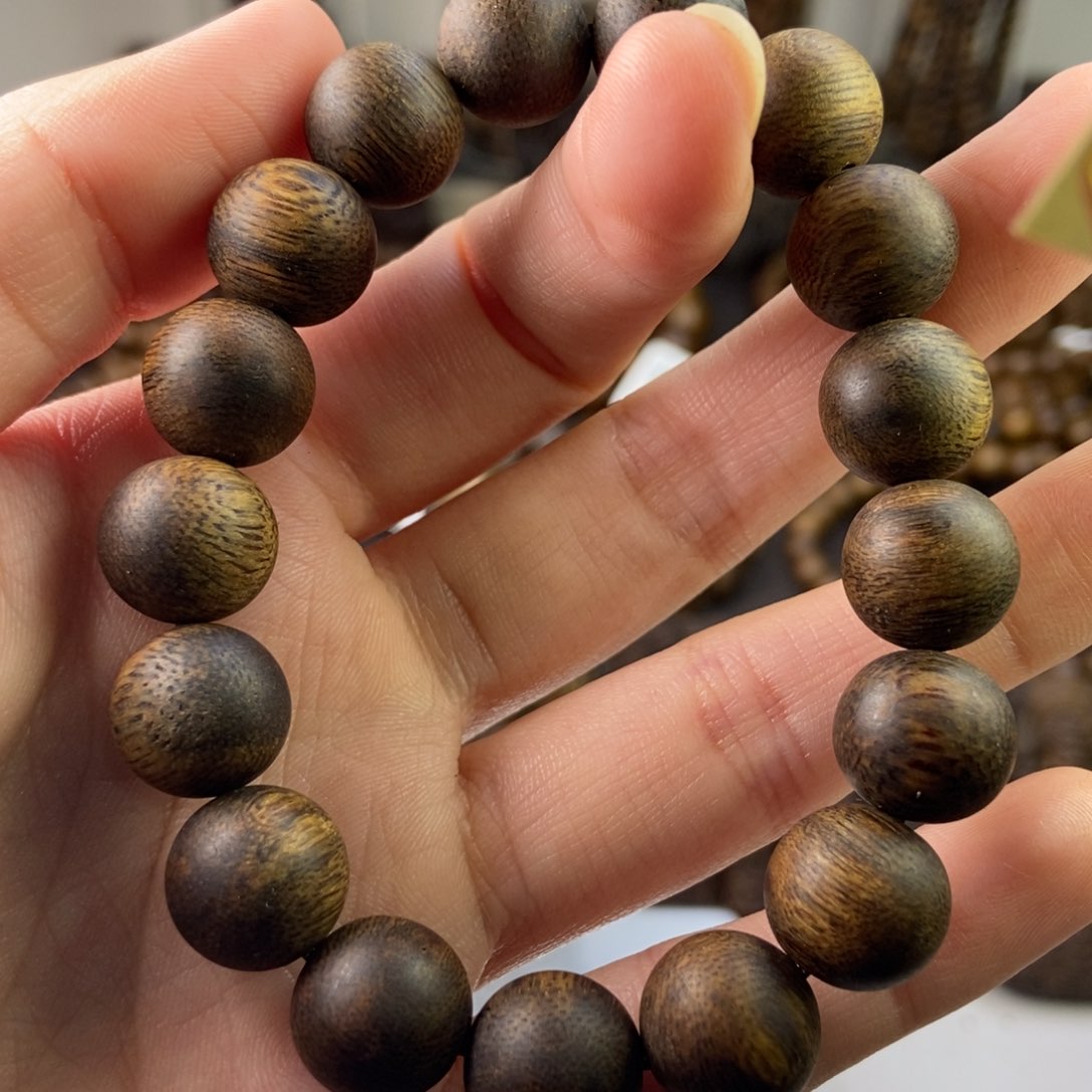 沉香手串爱***亮越南芽庄白雷击