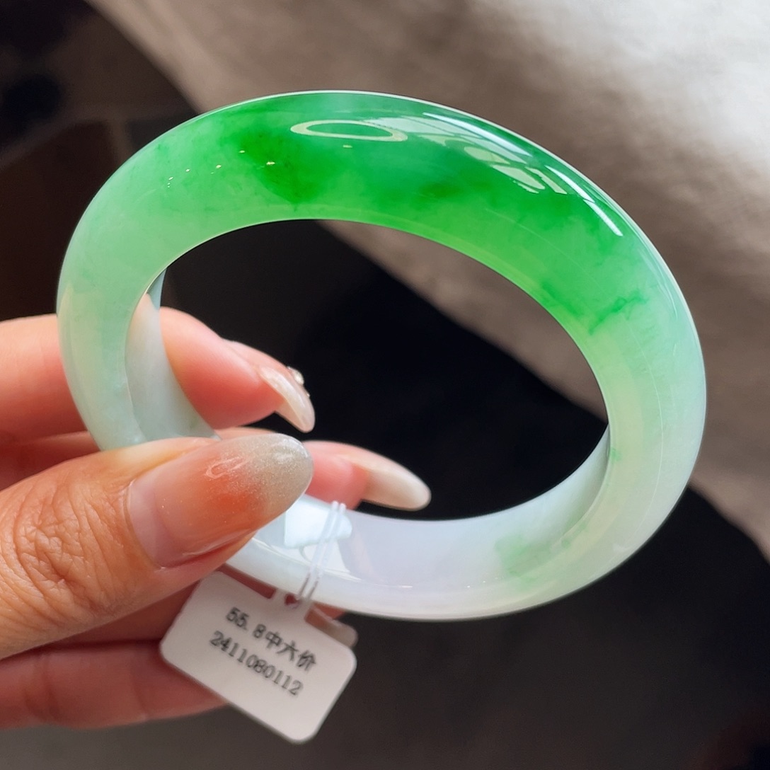 翡翠手镯未镶嵌56圈