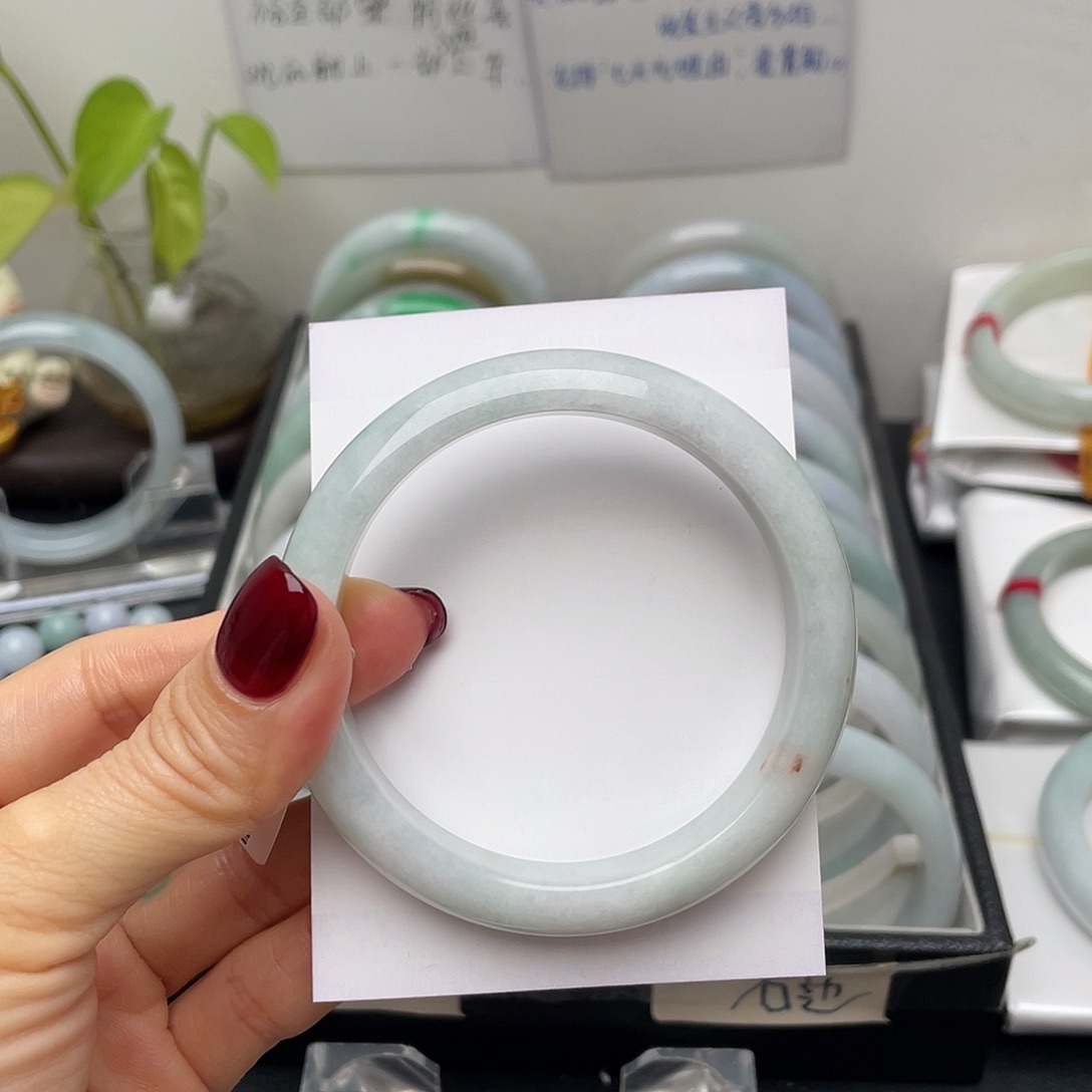 翡翠手镯未镶嵌57正圈有纹裂