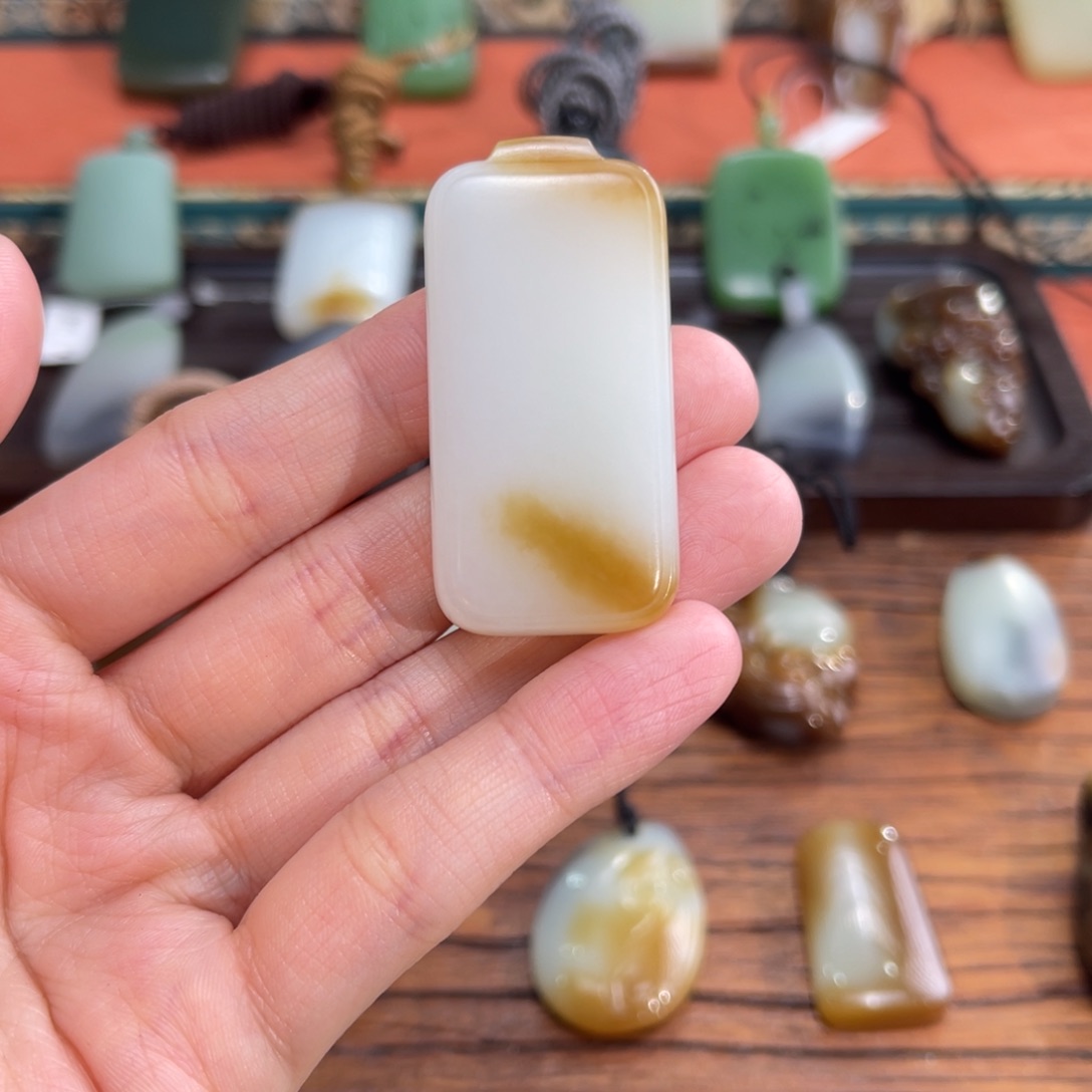 和田玉颈饰未镶嵌