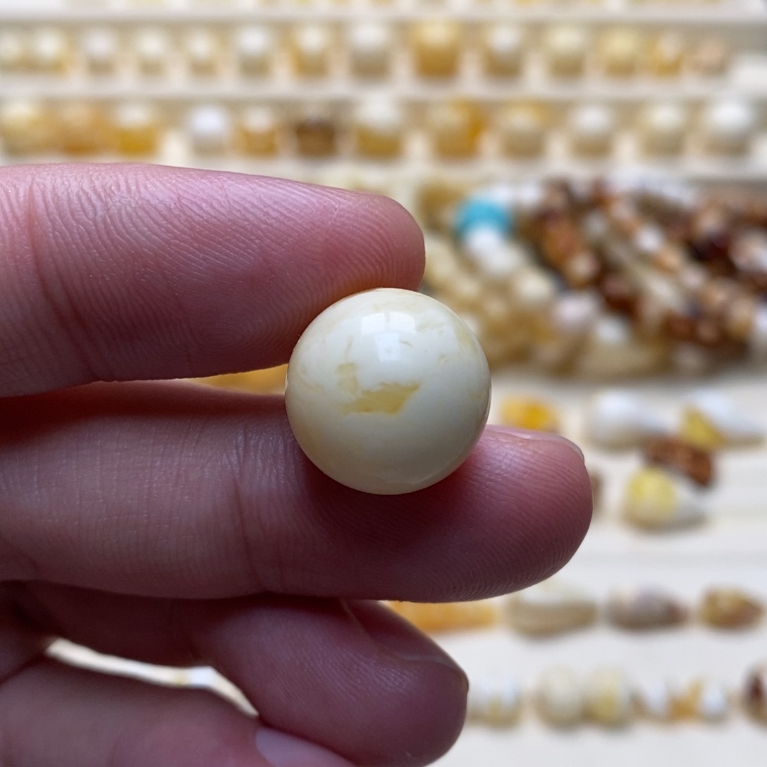 琥珀珠宝奇石未镶嵌