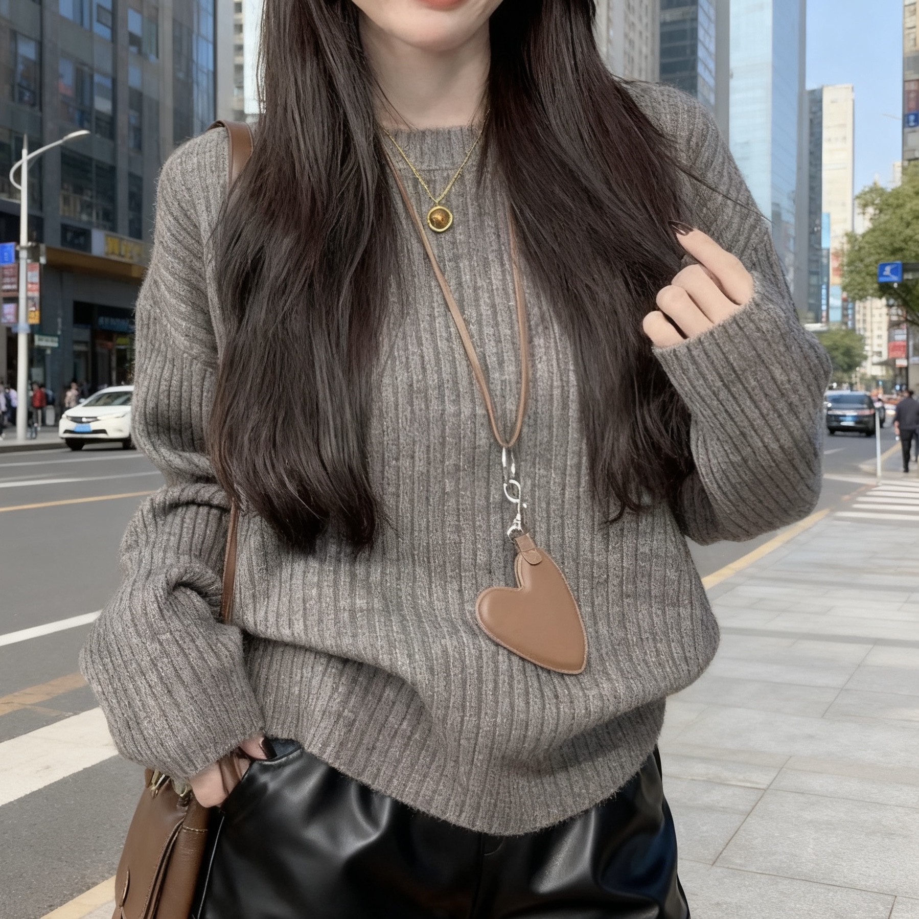 高级感圆领长袖针织衫女秋冬季2025新款时尚百搭洋气打底套头毛衣