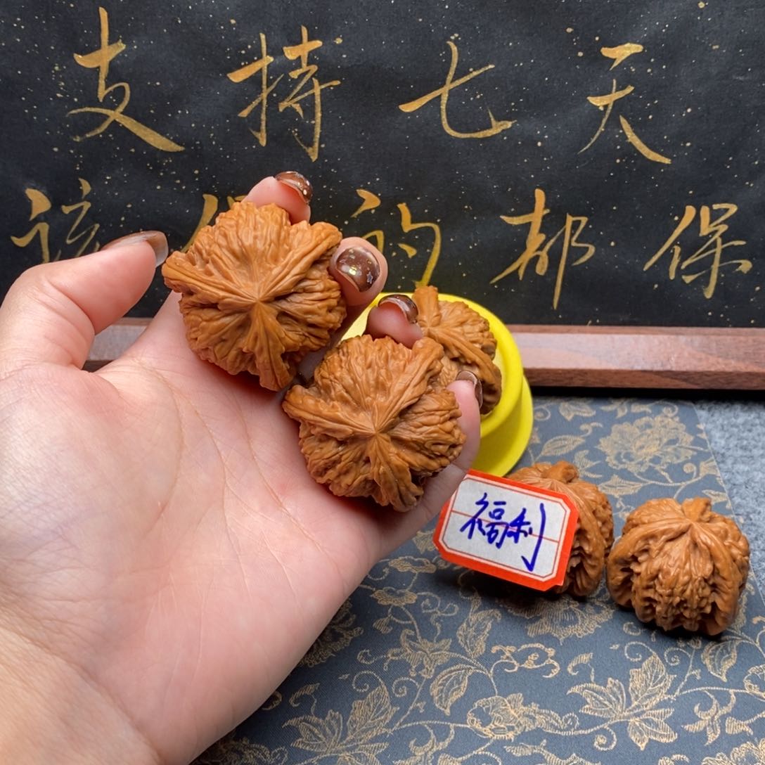 吊坠文玩核桃?****樂白狮子