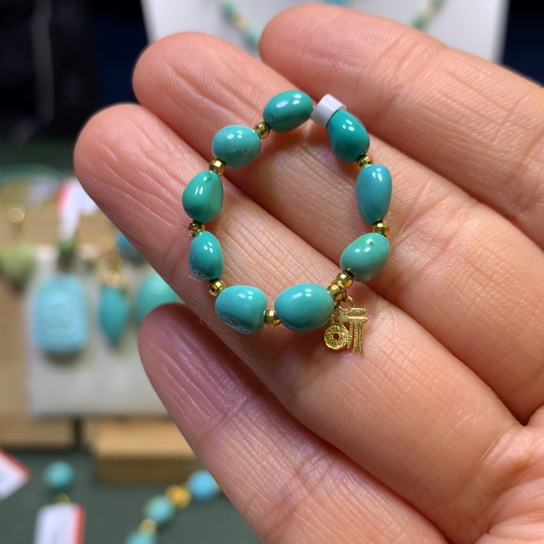 绿松石戒指18K金镶嵌