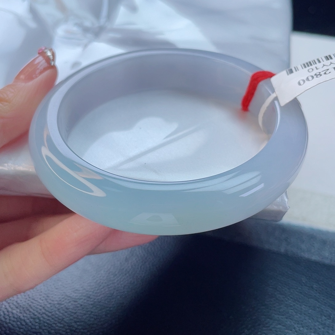 翡翠手镯未镶嵌翡翠