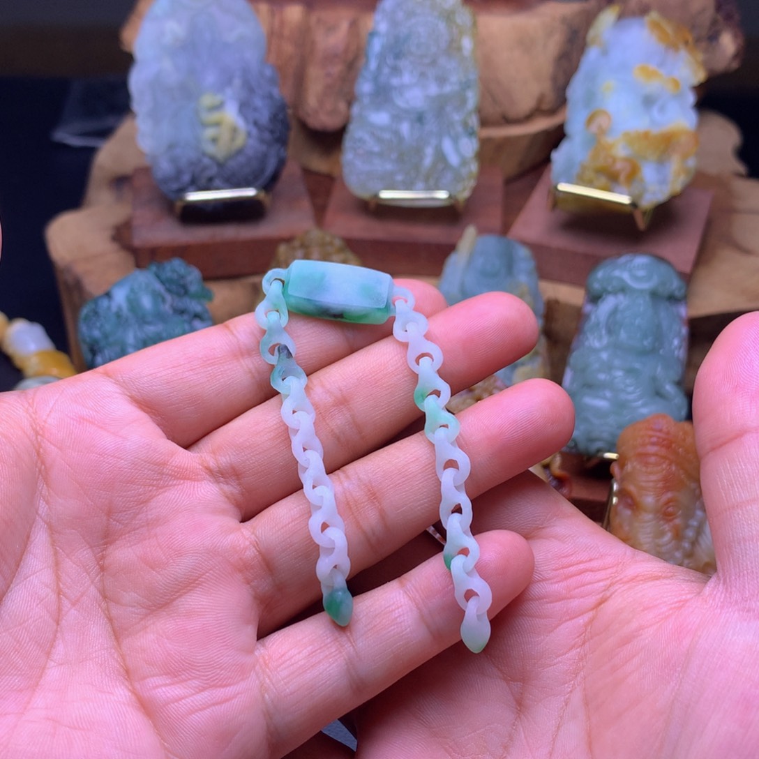 遇***远定制翡翠未镶嵌手链