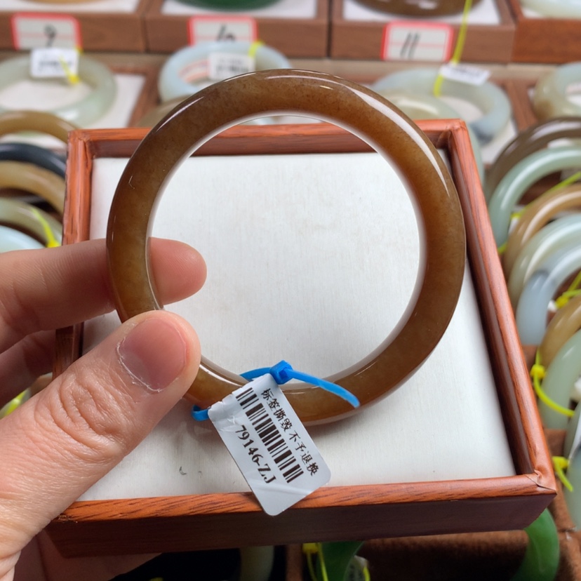 【闪购商品】和田玉手镯未镶嵌56