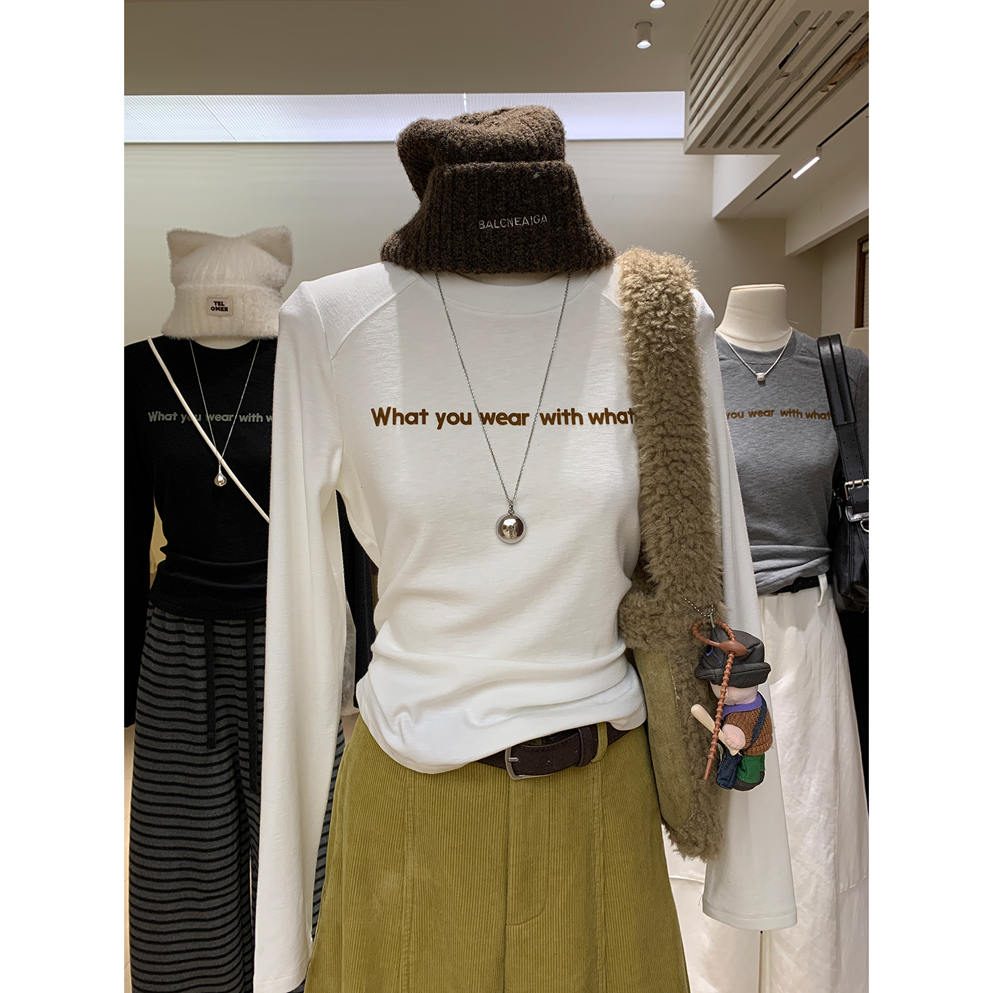 舒适法则Q弹磨毛薄绒保暖打底T恤女小众前后字母印花圆领长袖上衣