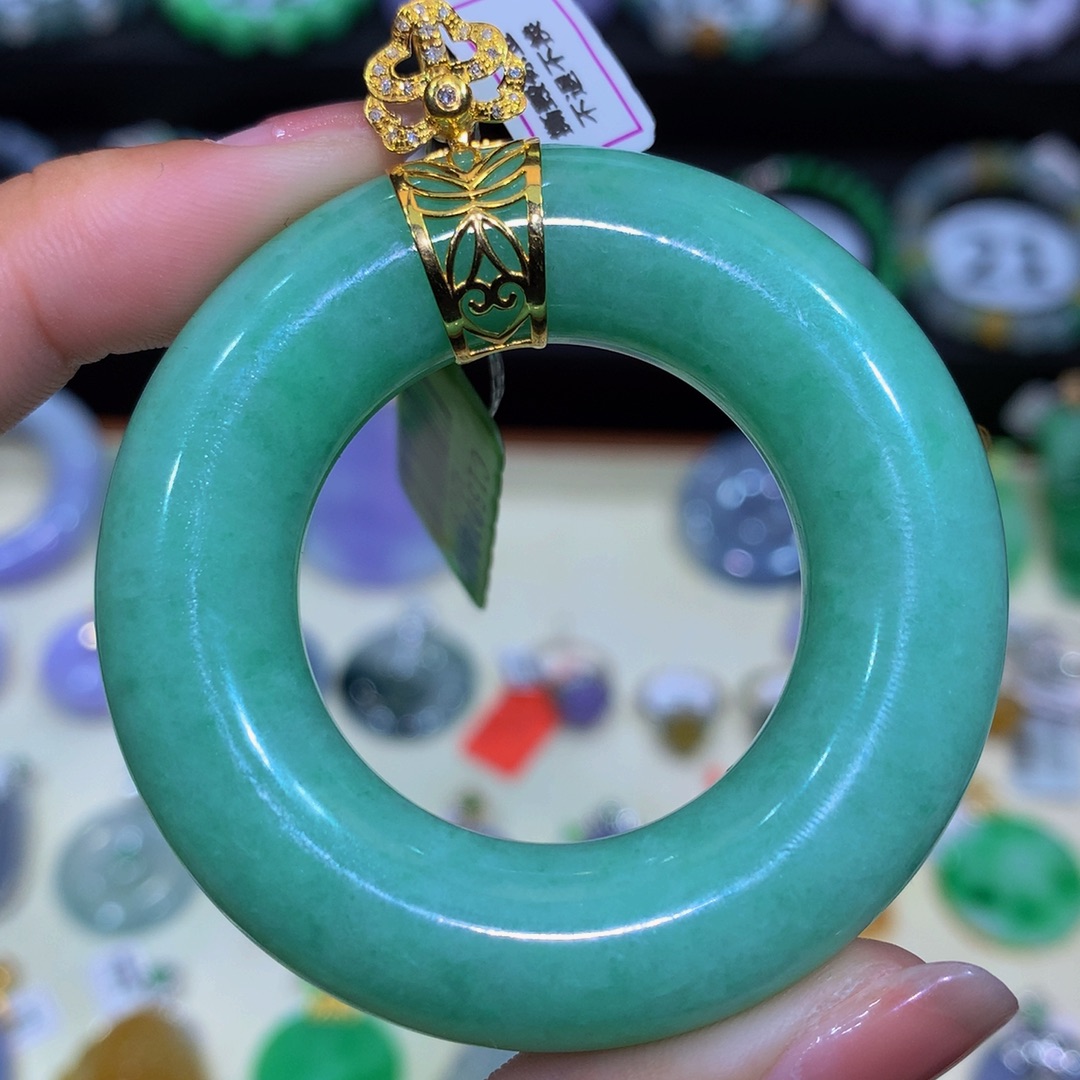 翡翠18K金镶嵌颈饰翡翠