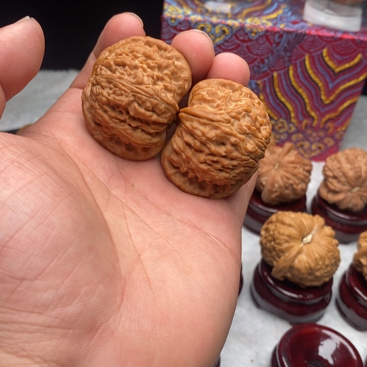 L***U文玩核桃把件43.5白狮子