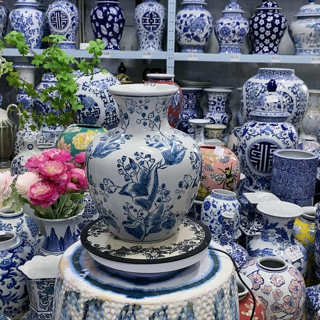 【闪购商品】摆件铃兰花大肚瓶瓷器………………………………