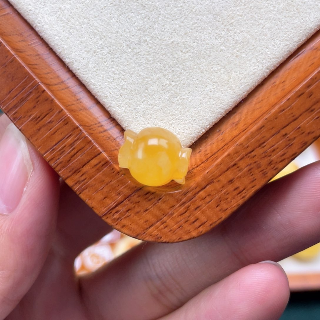 琥珀裸石未镶嵌蜜蜡