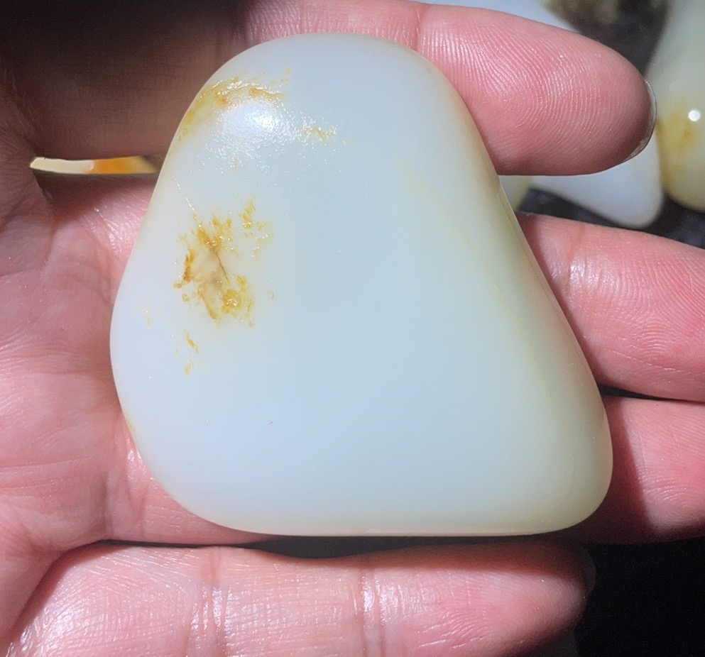 新疆和田籽料原石把件