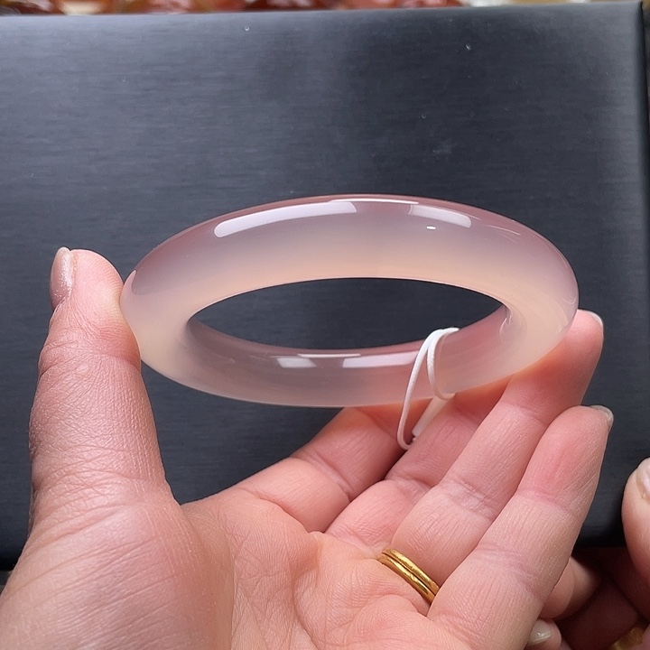 玛瑙/玉髓未镶嵌手镯60.4