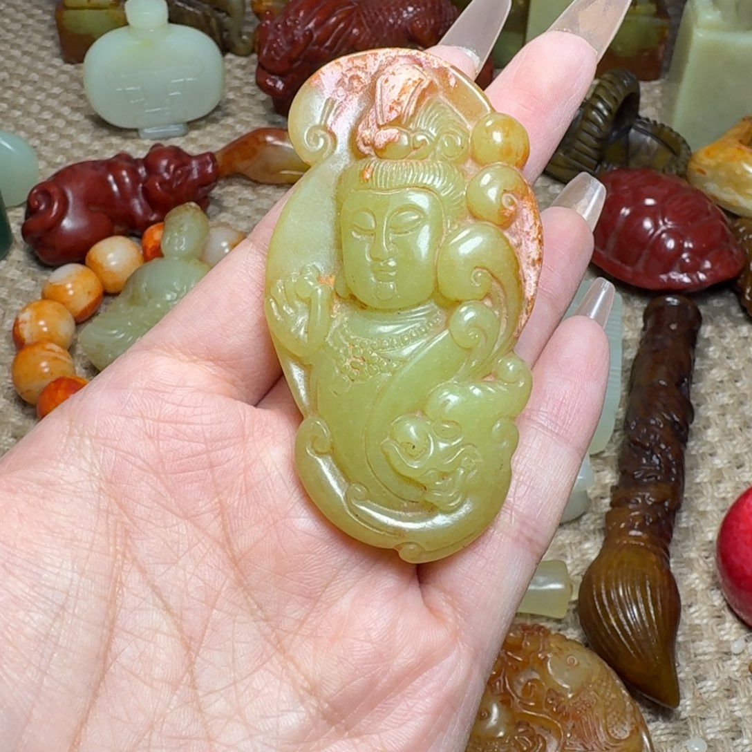 蛇纹石玉未镶嵌颈饰