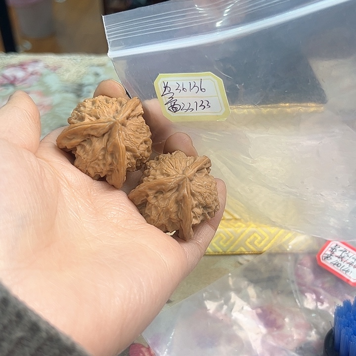 文玩核桃把件盘山三棱