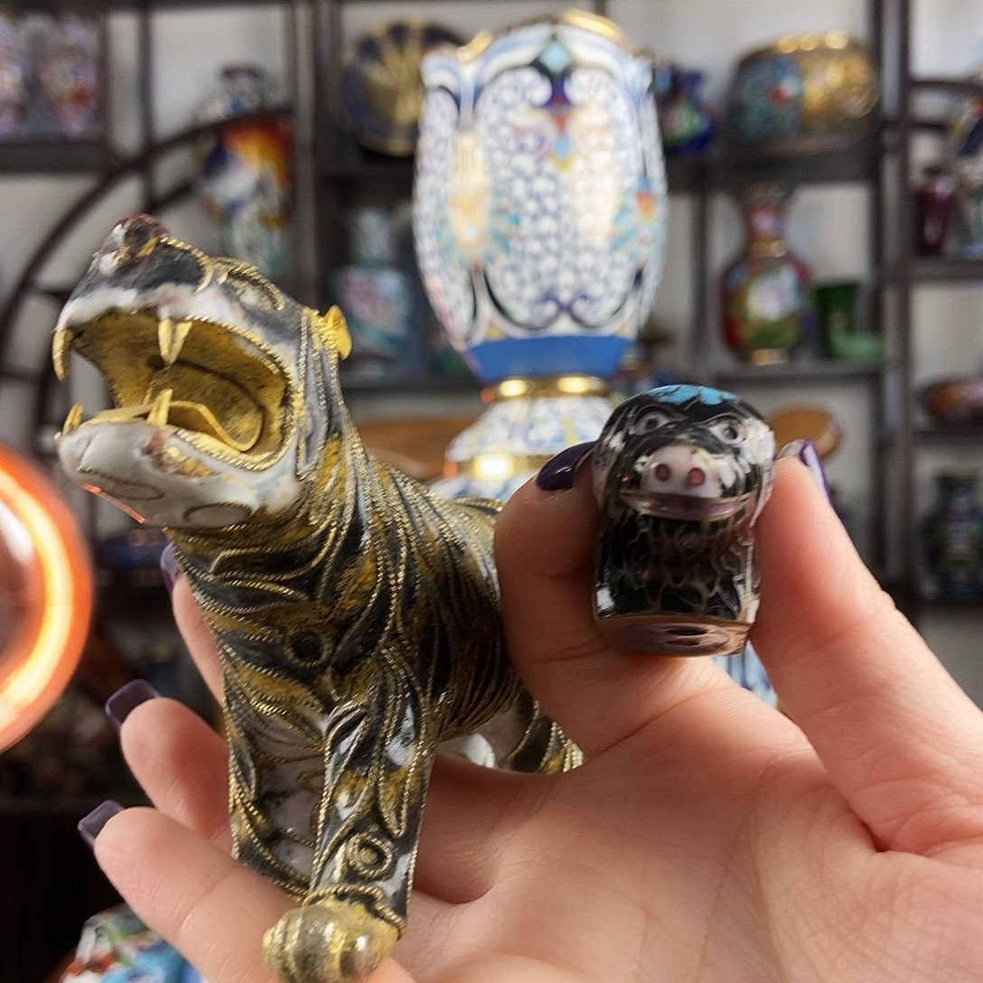 用***9铜景泰蓝老虎 实地猪