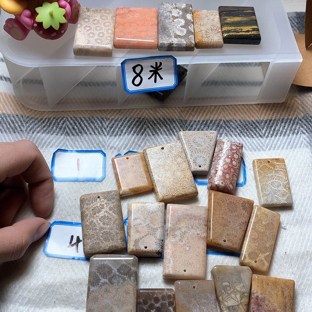 石英质玉颈饰未镶嵌华**哥