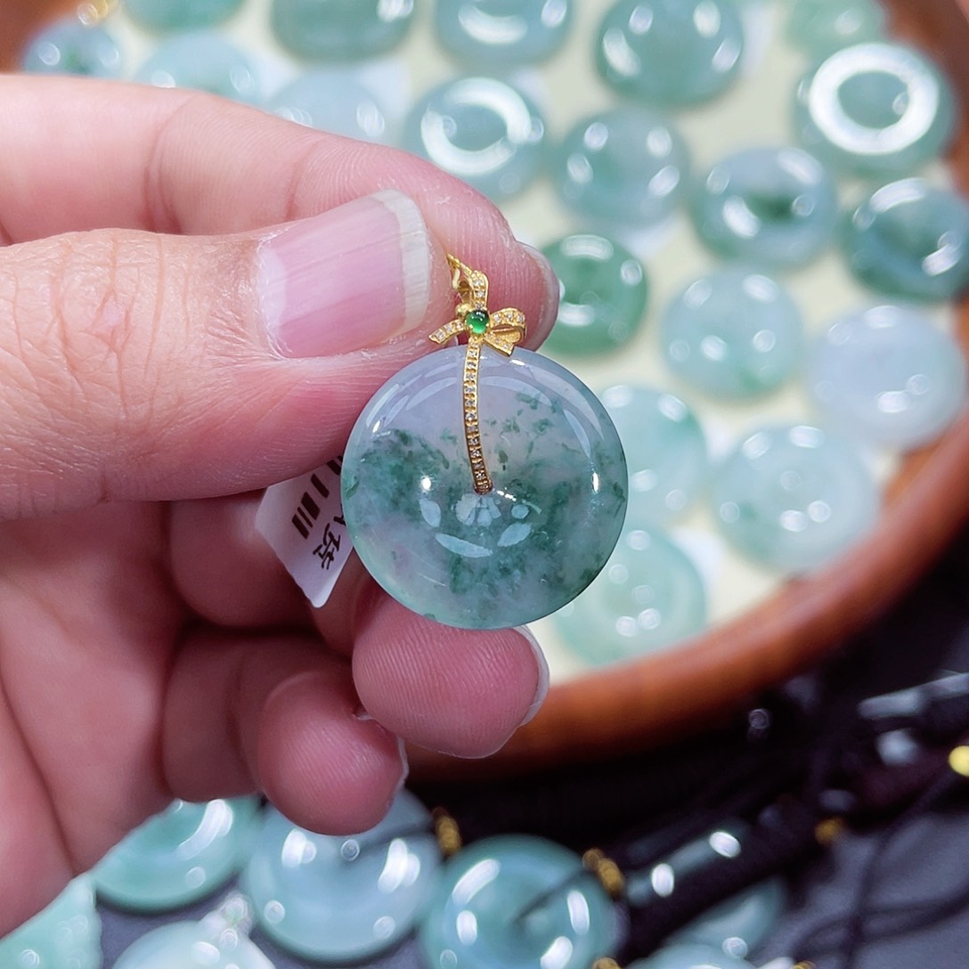 翡翠吊坠(不含链)18K金镶嵌