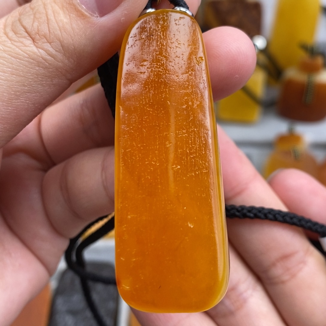 琥珀吊坠(赠链)未镶嵌