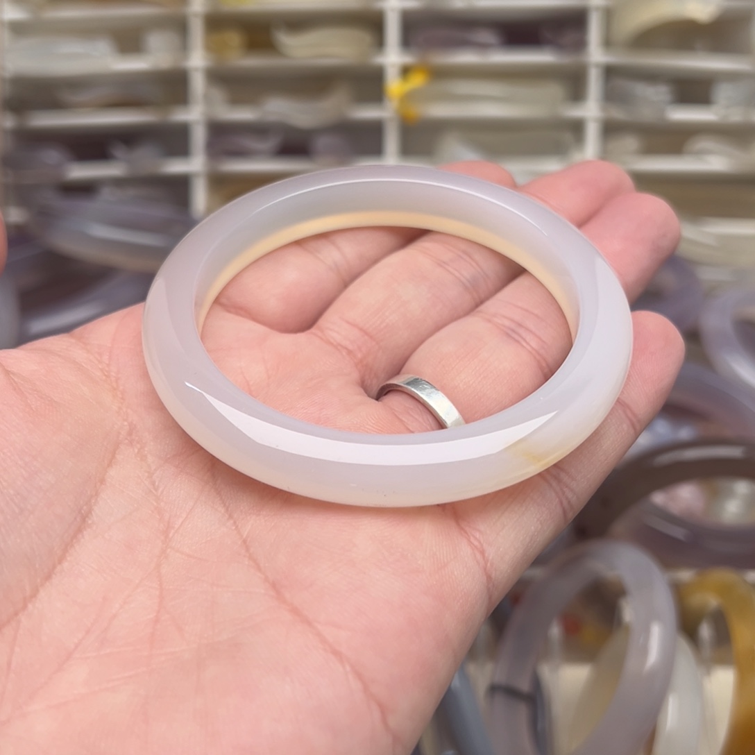 玛瑙/玉髓未镶嵌手镯60.2圈口出单号运费10不退