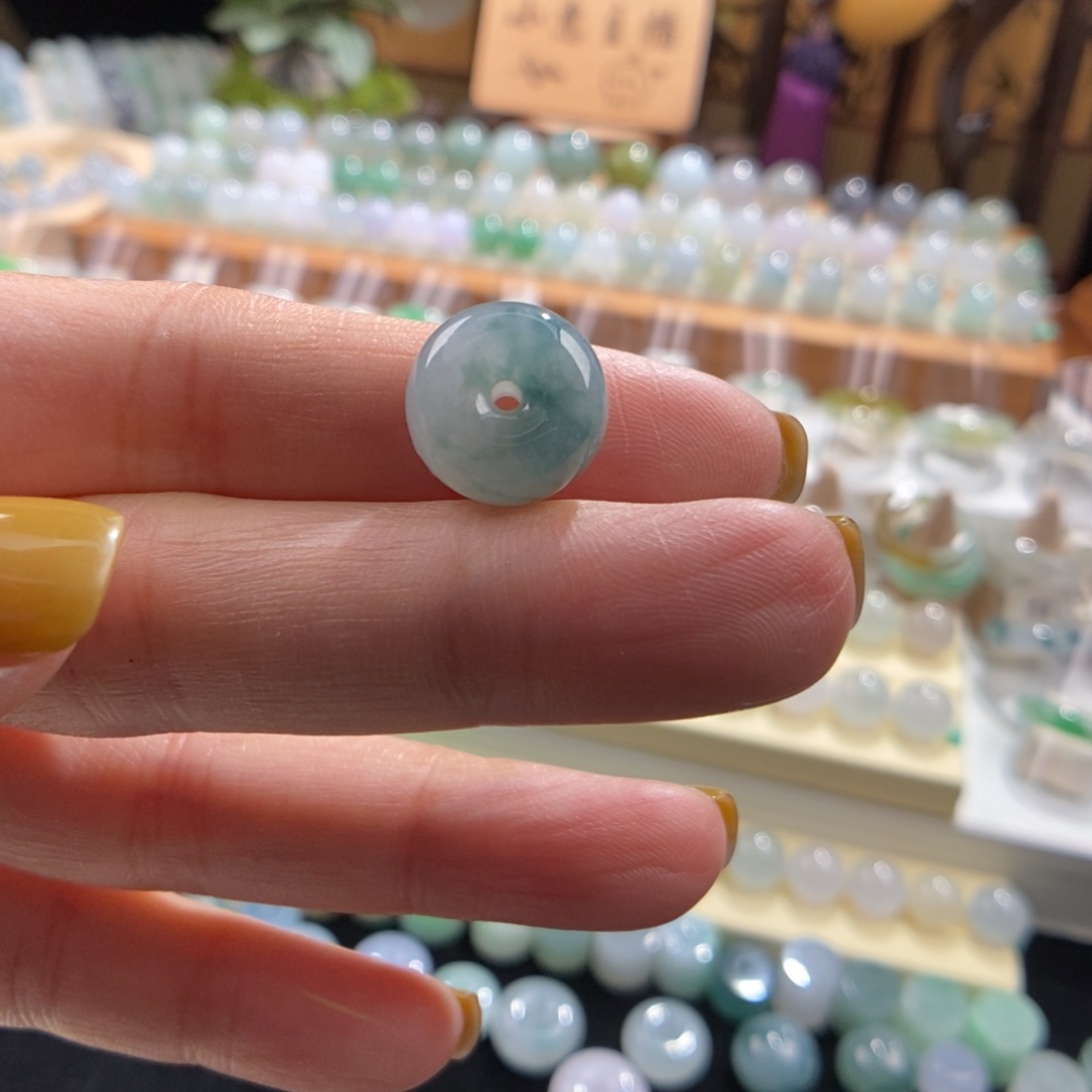 翡翠未镶嵌颈饰飘花