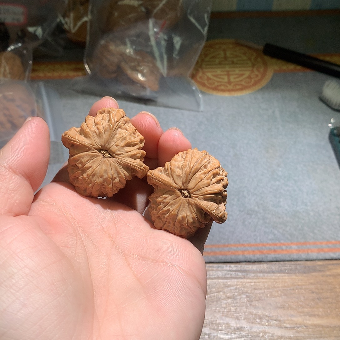 文玩核桃吊坠精选核桃狮子头一对