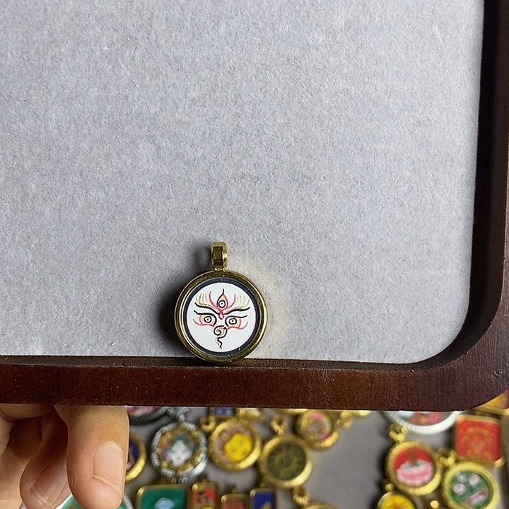 吊坠纯手绘白c眼睛